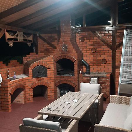 Izvorul Maleii Hotel Petrila Buitenkant foto