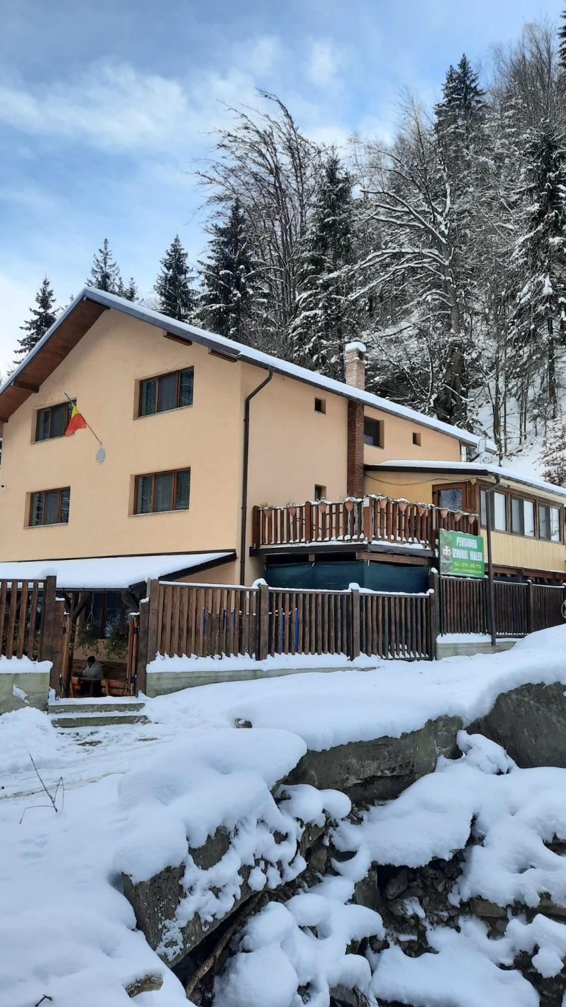 Izvorul Maleii Hotel Petrila Buitenkant foto